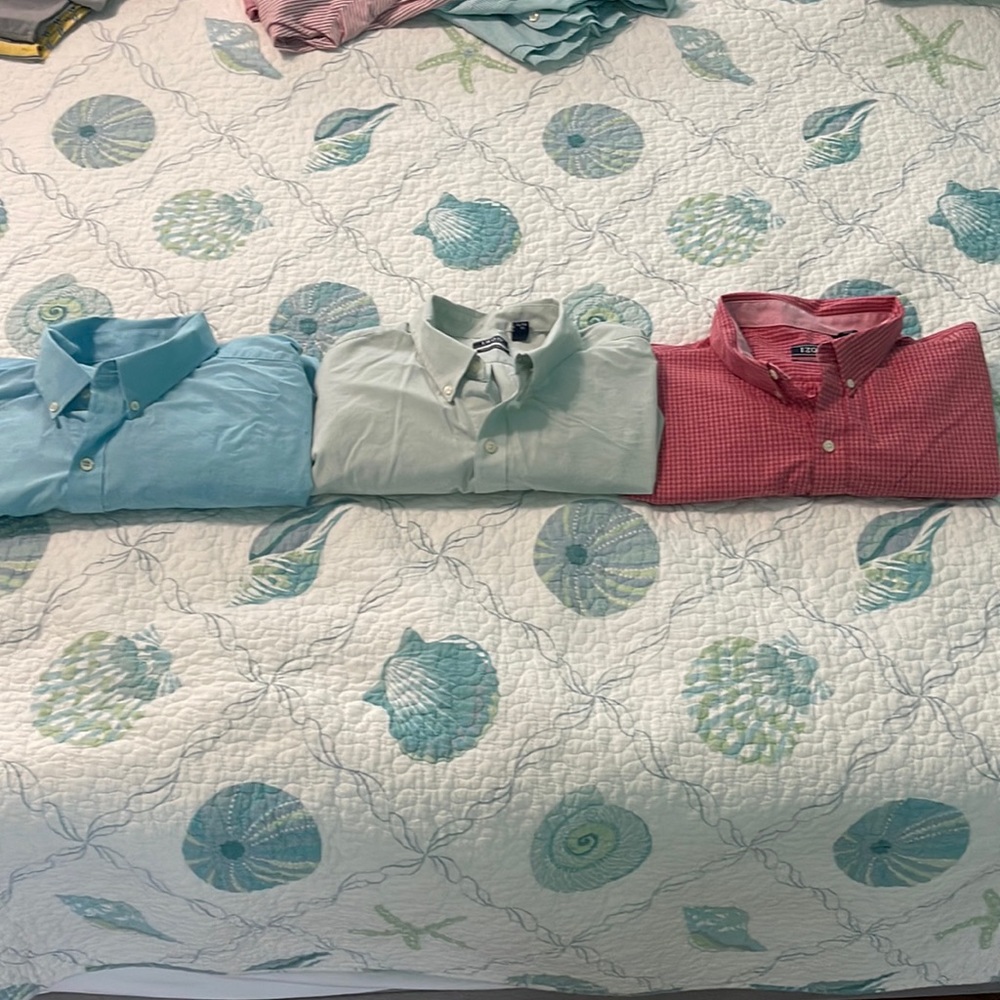 Lot of 3 Men’s izod long sleeve button down shirts